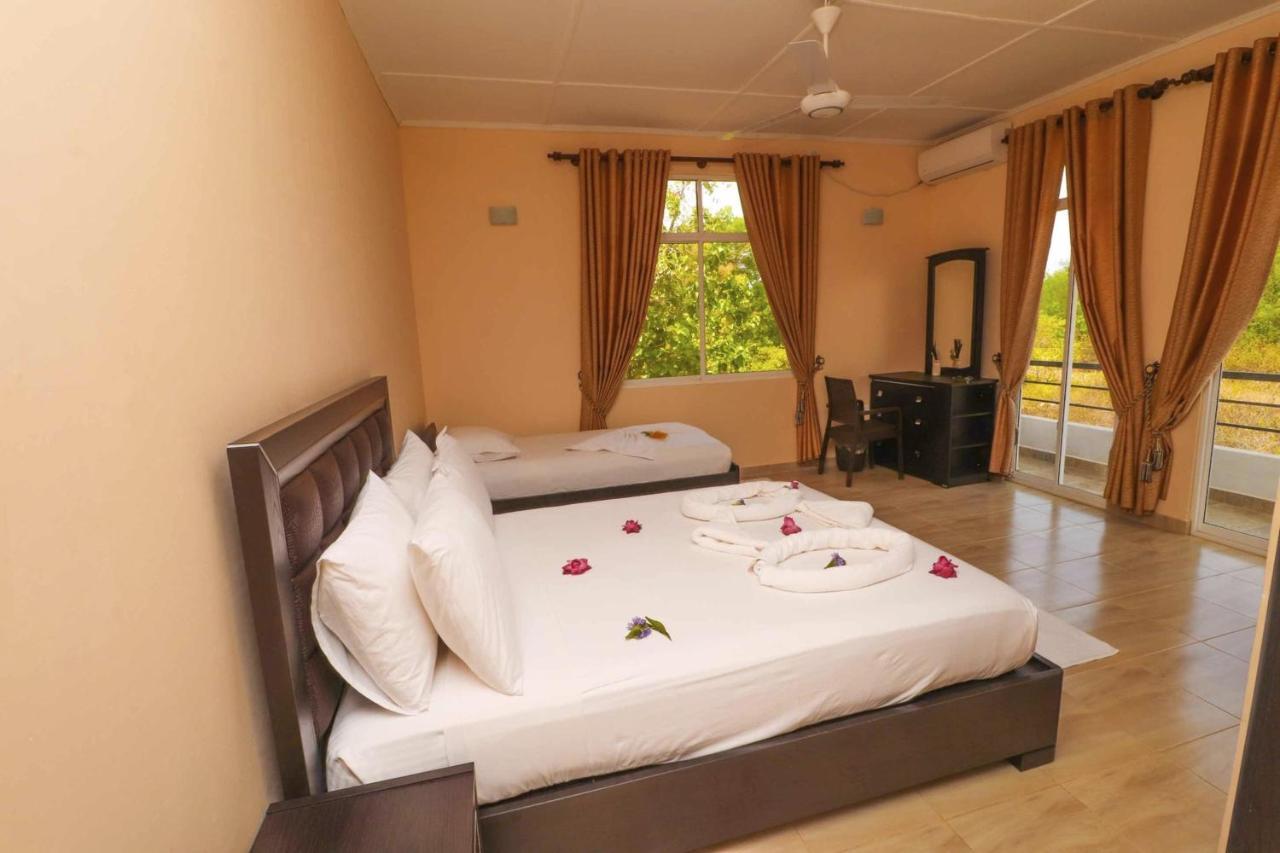 Peacock Resort Anuradhapura Exterior foto